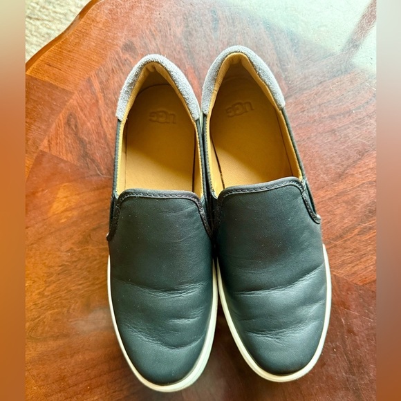 UGG Shoes - Ugg Cas Slip On Sneaker Casual Loafer Womens Shoe Black Leather Size 8.5